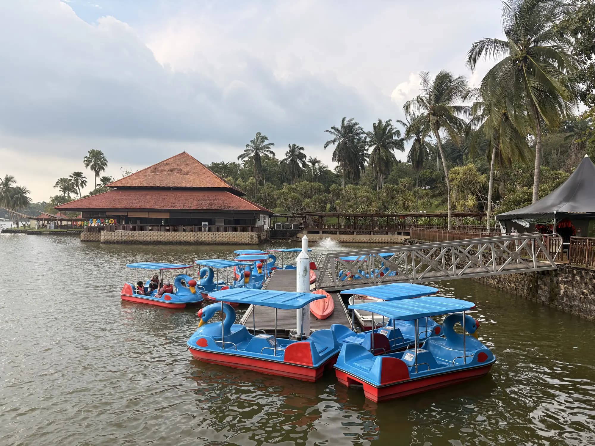 LRC @ Taman Botani Putrajaya: Paddle through the gardens on Putrajaya's greenest lake.