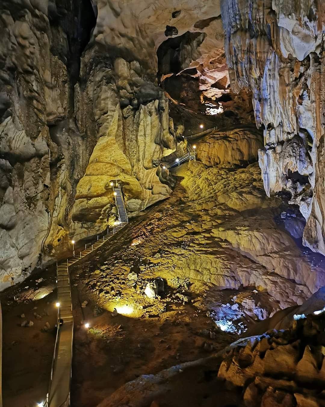 Caving at Gua Tempurung, Gopeng Glamping Park
